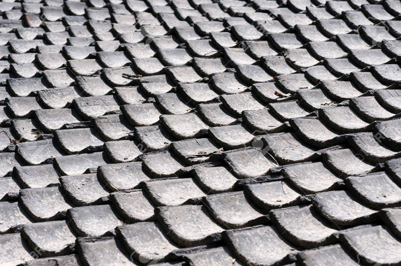 13885769-roof-tiles-of-a-traditional-chinese-house-in-the-sunlight